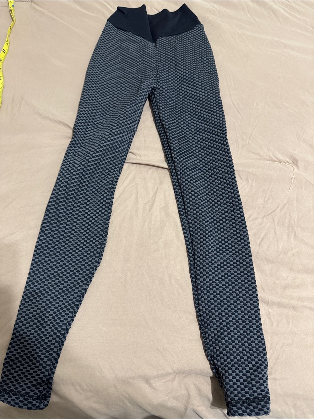 Textured Honeycomb Leggings in black and grey
